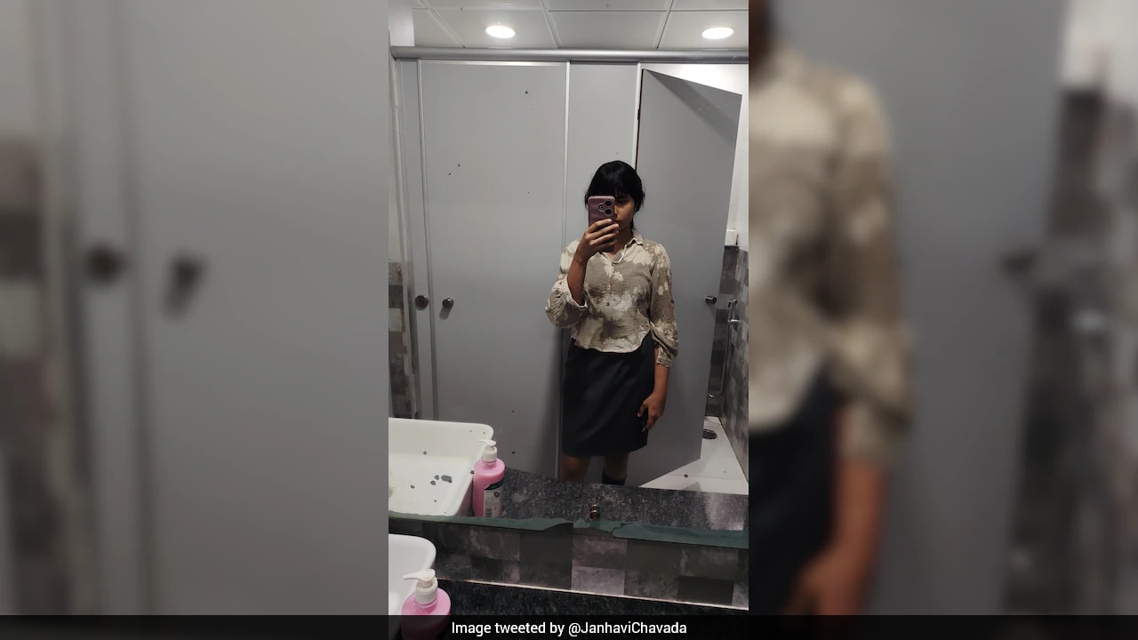 Woman Quits Over Cigarette Smoke At Workplace, Internet Debates Whether She Did The Right Thing