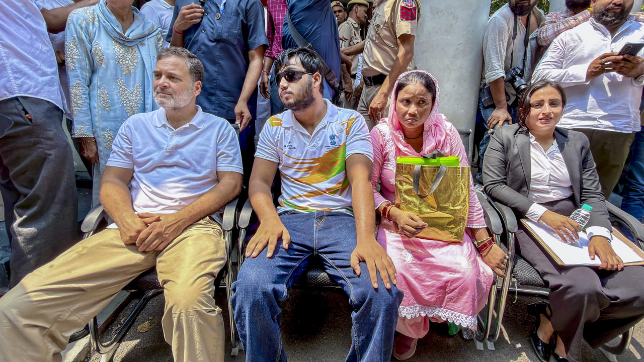 Rahul Gandhi, With Pellet Victim, Protests Outside Senior Cop's Office Over FIR