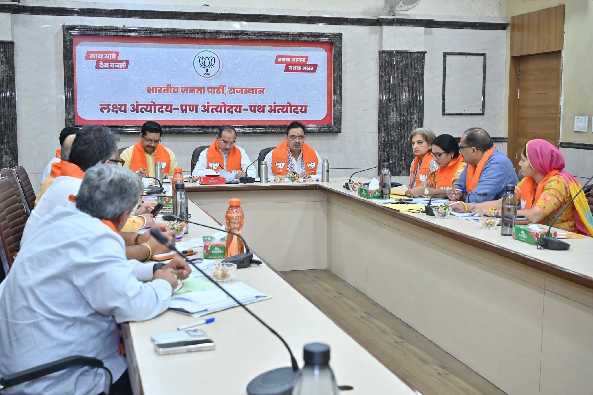 राजस्थान निकाय चुनाव: टिकट के लिए गहलोत-पायलट गुट में सिर फुटव्वल, BJP में भगदड़