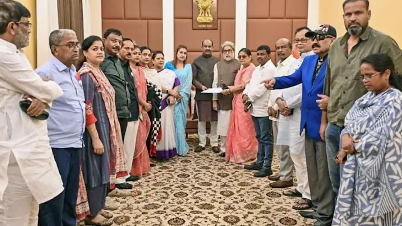 Supreme Court Notice To 20 Trinamool Rebel MPs. Why Speaker Didn't Get One