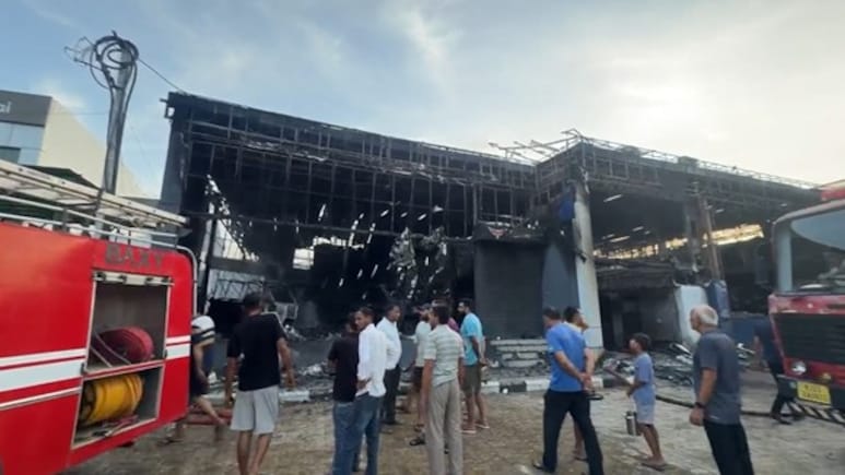 राजस्थान: 2 इलेक्ट्रिक व्हीकल शोरूम में लगी भीषण आग, धूं-धूं कर जल गईं करोड़ों की गाड़ियां