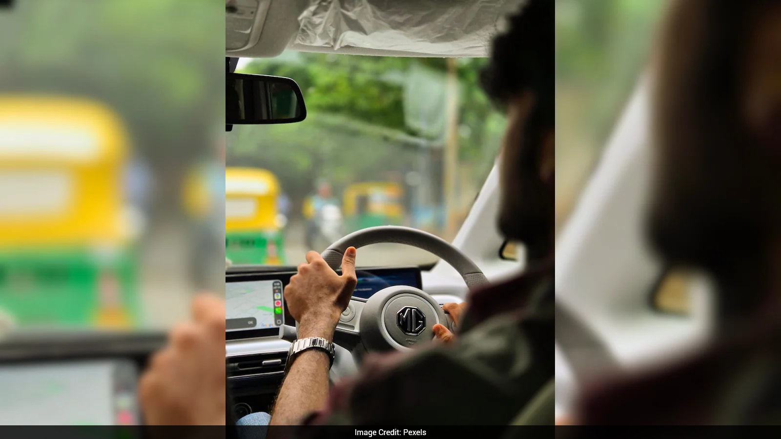 Bengaluru Traveller Highlights Rain-Related Traffic Delay and Quick Airport Process