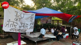 अब DU में प्रोटेस्ट! CJP आंदोलन से जुड़े यूनिवर्सिटी के सर्कुलर के खिलाफ छात्रों का धरना, क्या हैं डिमांड्स?