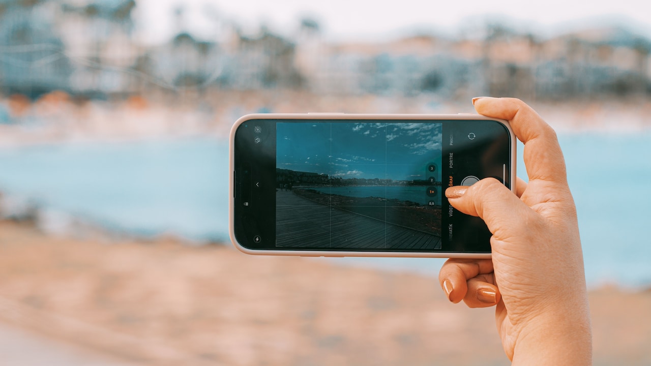 10 Smartphone Photography Myths That Could Be Ruining Your Photos 10 Smartphone Photography Myths That Could Be Ruining Your Photos