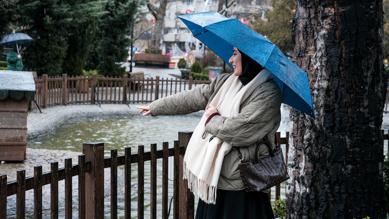 Explore stylish jackets that offer light warmth in monsoon Explore stylish jackets that offer light warmth in monsoon