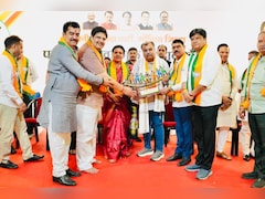 वाराणसी से महाराष्ट्र पहुंची मिट्टी, BJP प्रदेश अध्यक्ष बोले- जाति व्यवस्था से ऊपर उठकर राष्ट्रभक्ति जरूरी