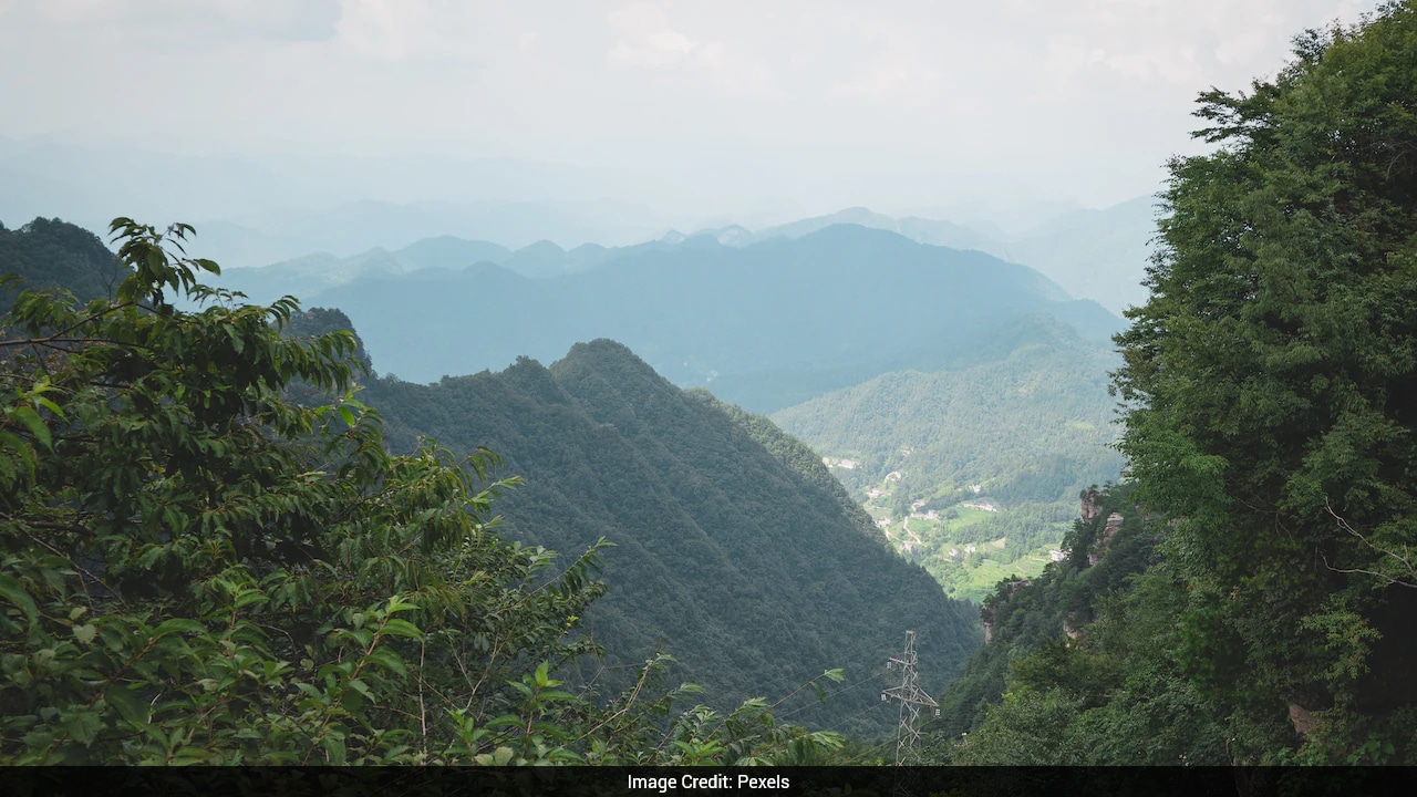 Two men trapped in mountains for hours after ignoring rescue calls