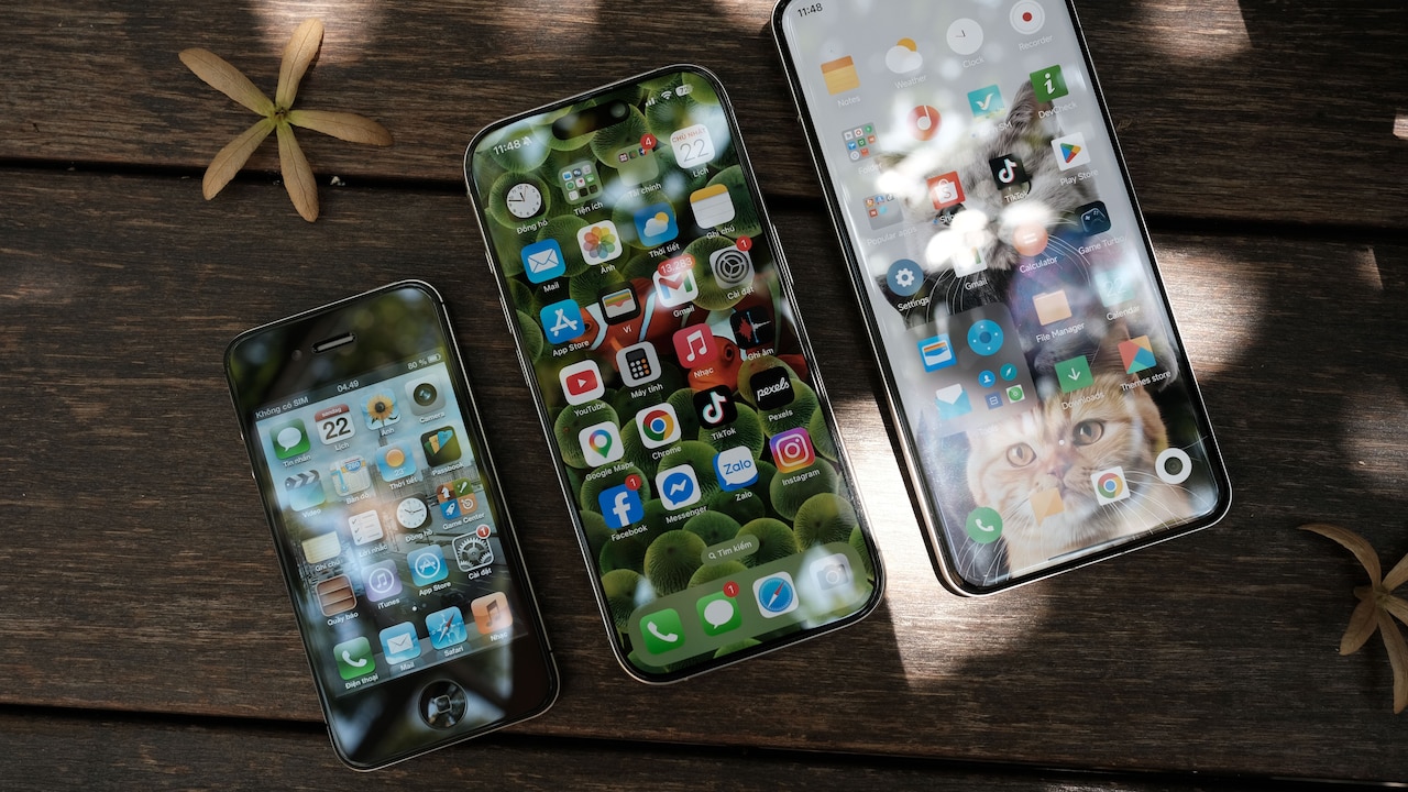 7 Best Fast-Charging Smartphones With Big Batteries For Everyday Use