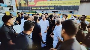 Congress Leader Blocks Kerala Chief Minister's Convoy, Argues With Him