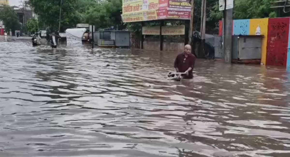 जोधपुर में सड़क पर भरा पानी. (NDTV) जोधपुर में सड़क पर भरा पानी. (NDTV)