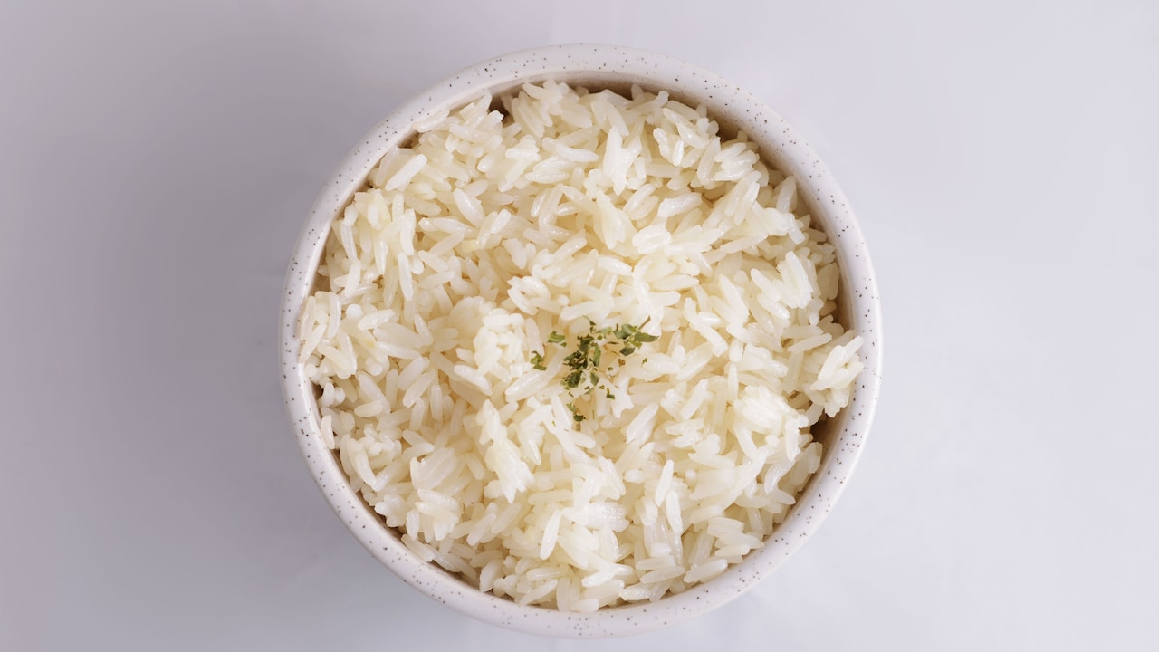 Using a bowl which is too deep or shallow may not heat rice the best way