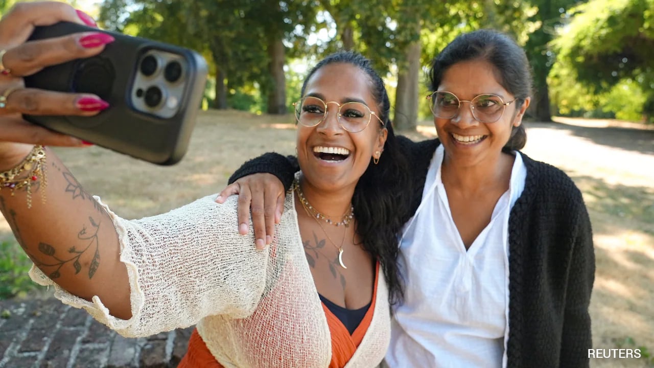 Adopted From India And Raised In Netherlands, 2 Childhood Friends Discover They Are Sisters