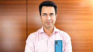 बिहार में बैटरी से फोन चार्ज करते देखा, आया ऐसा आइडिया, बना दी Samsung को हराने वाली कंपनी