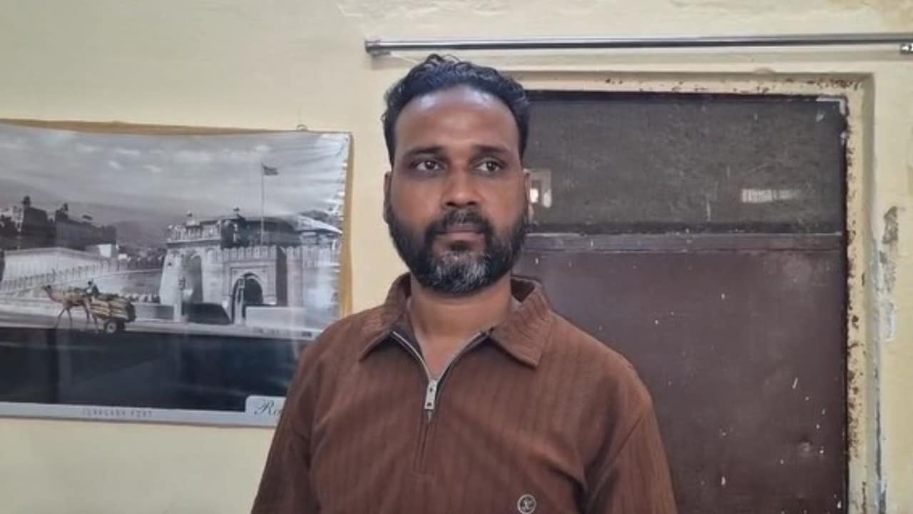 18 साल पुराना भरोसेमंद कर्मचारी निकला चोर, 1.25 करोड़ का सोना और 15 लाख कैश लेकर गायब
