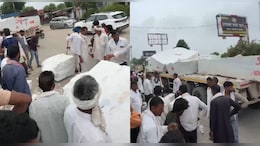 चलते ट्रेलर से सड़क पर गिरा कई टन वजनी मार्बल ब्लॉक, चंद सेकेंड में टला बड़ा हादसा