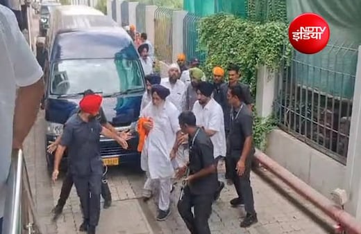 LIVE: सुखबीर बादल पर हमले से सिख समुदाय नाराज, DSGMC अध्यक्ष कालका बोले- गुरुघर में ऐसी हरकत बर्दाश्त नहीं