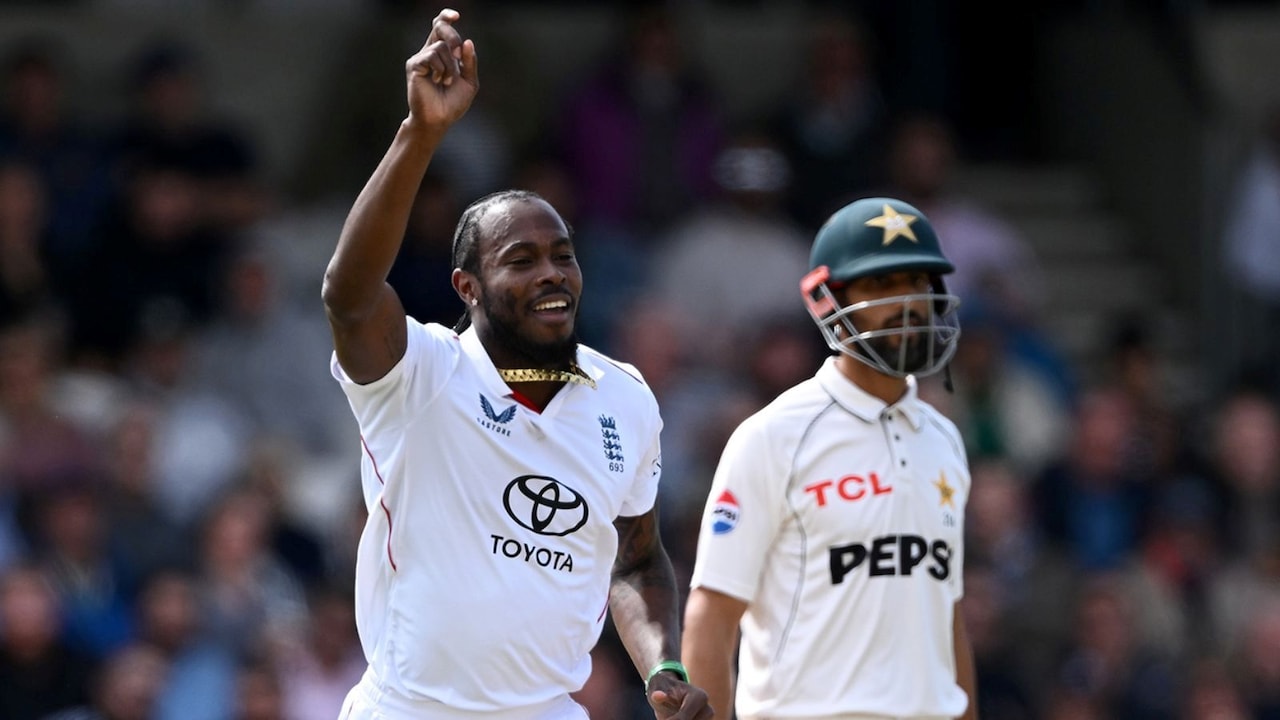 ENG vs PAK 1st Test: इंग्लैंड के पेस अटैक ने मचाई तबाही, पाकिस्तान को पारी और 103 रन से रौंदा