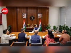 शिक्षा मंत्री प्रह्लाद जोशी ने की CBSE के कामकाज की समीक्षा, इन बातों पर दिया जोर