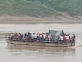 MP: चंबल नदी को पार कर रहा स्टीमर बीच धार में हुआ खराब, पानी के बहाव में बहा; बड़ी संख्या में लोग थे सवार
