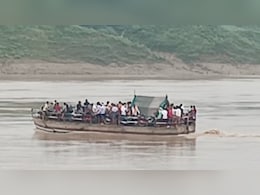 MP: चंबल नदी को पार कर रहा स्टीमर बीच धार में हुआ खराब, पानी के बहाव में बहा; बड़ी संख्या में लोग थे सवार