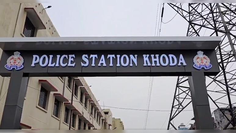 गाजियाबाद के खोड़ा में खूनी खेल, पत्नी-बेटी को उतारा मौत के घाट, बचाने आईं दूसरी बेटी पर भी हमला