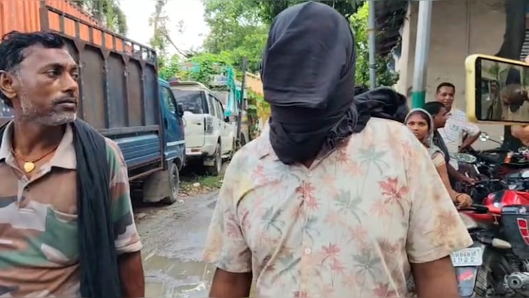 ममता शर्मसार! बिहार के एक गांव में नशेड़ी बेटे ने सगी मां से किया दुष्कर्म, स्थानीय लोगों ने जमकर पीटा