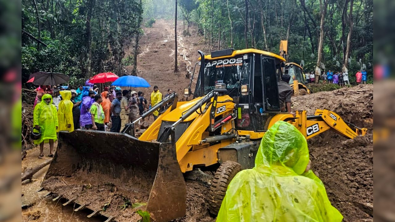 Kerala Rain Fury: IMD Issues Orange Alert As Heavy Downpour Triggers Landslides; Eight Dead, 13 Injured