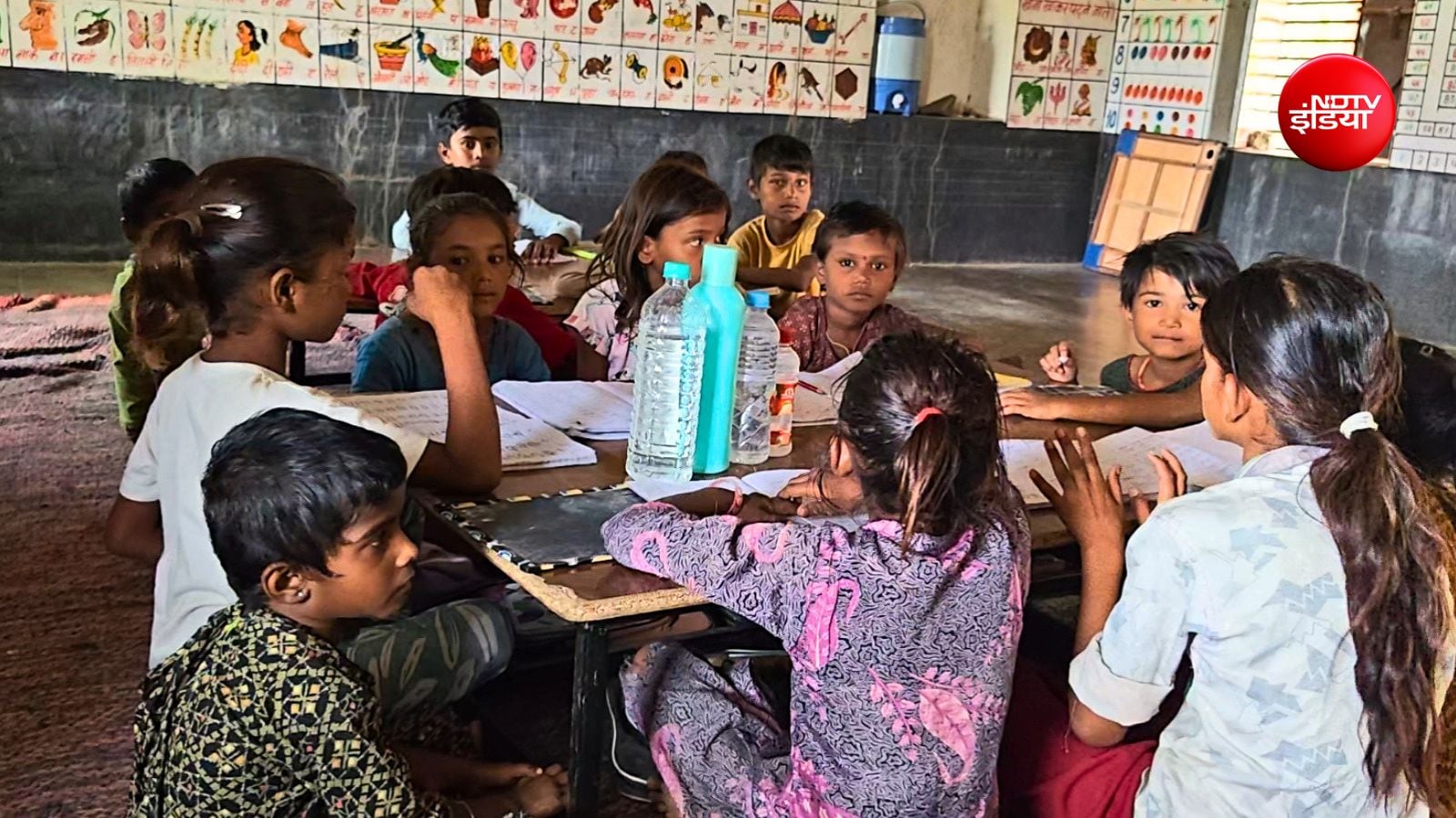 स्कूल में केवल 14 छात्र पढ़ते हैं