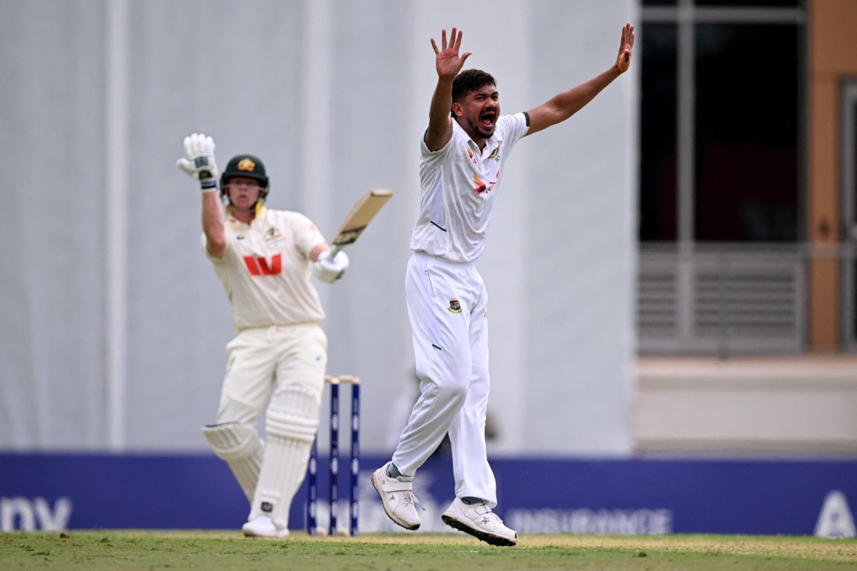 Steve Smith survives DRS review as Australia begins first Test vs Bangladesh
