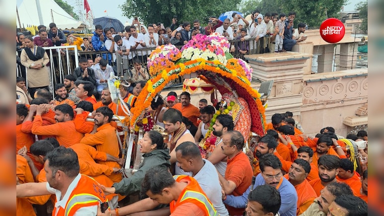 चंद्रमोलेश्वर स्वरूप में नगर भ्रमण पर निकले बाबा महाकाल, उज्जैन में गार्ड ऑफ ऑनर के साथ निकली दूसरी शाही सवारी