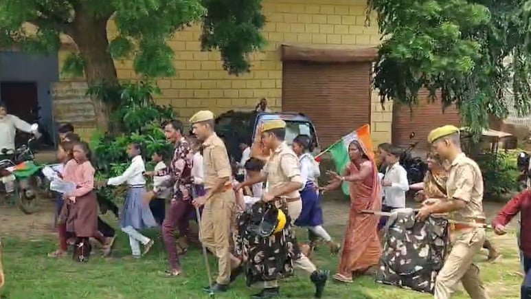 Video: In Uttar Pradesh's Hamirpur, Gen Alpha Protests For A Road To School