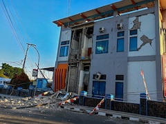 Video: Buildings Collapse As 7.7 Earthquake Strikes Indonesia, Killing 2