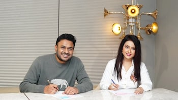 Amruta Fadnavis Signs With Warner Music India For End-To-End Musical Collaborations