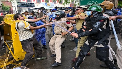 Supreme Court Sets Up Panel To Probe Cop Action, Violence During NEET Protests