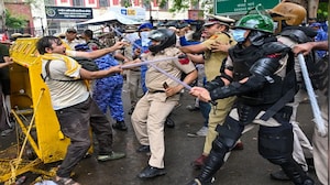 Supreme Court Sets Up Panel To Probe Cop Action, Violence During NEET Protests