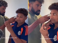 Mohammed Siraj Turns Barber For Returning Sarfaraz Khan, Video Goes Viral