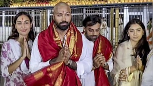 Hardik Pandya Goes Bald, Offers Prayers With Girlfriend Mahieka In Tirumala