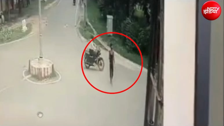 गोरखपुर जेल से दिनदहाड़े 22 फीट ऊंची दीवार फांदकर भागा कैदी, CCTV  में आराम से घूमता दिखा, देखिए Video
