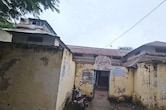 राहत इंदौरी और जॉनी वॉकर का ऐतिहासिक स्कूल बदहाल, इंदौर में टपकती छत के नीचे पढ़ने को मजबूर बच्चे