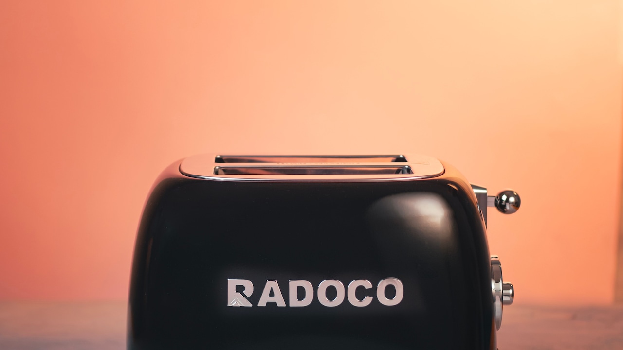 10 Reasons Toasters Brown One Side More Than The Other And How To Get More Even Toast 10 Reasons Toasters Brown One Side More Than The Other And How To Get More Even Toast