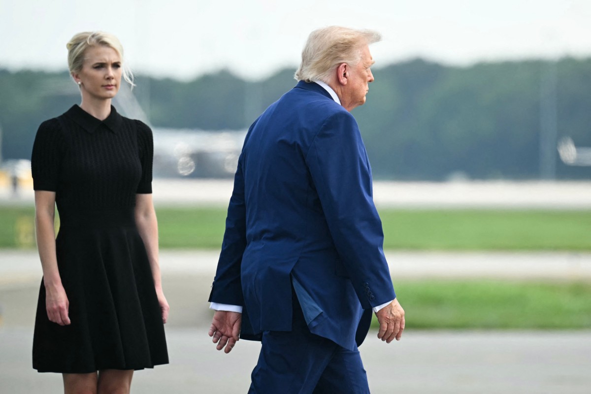 Donald Trump Kissing Natalie Harp? Truth Behind The Viral Golf Course Photo