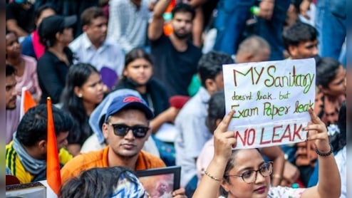 सड़क से संसद तक गूंजी जेन जी की भाषा, नेताओं को छात्रों ने दी यह नसीहत
