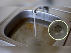 किचन सिंक में बार-बार अटक रहा है पानी? ये 3 चीजें डालकर छोड़ दें, खुद साफ हो जाएगी पाइप में फंसी गंदगी