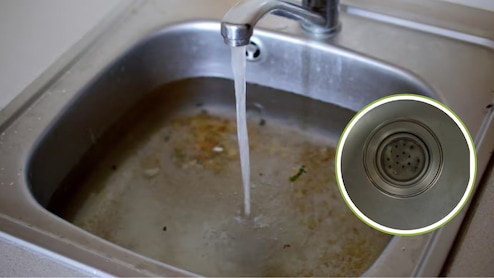 किचन सिंक में बार-बार अटक रहा है पानी? ये 3 चीजें डालकर छोड़ दें, खुद साफ हो जाएगी पाइप में फंसी गंदगी