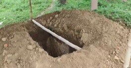 अबान को दफनाए जाने के लिए कसारी मसारी कब्रिस्तान में कब्र तैयार की गई. अबान को दफनाए जाने के लिए कसारी मसारी कब्रिस्तान में कब्र तैयार की गई.