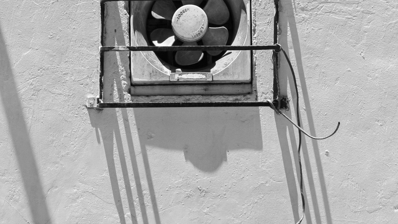 5 Exhaust Fans With Back Shutters To Reduce Outside Dust Entry 5 Exhaust Fans With Back Shutters To Reduce Outside Dust Entry
