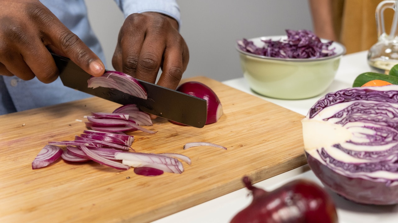 Avoid These 10 Chopping Board Mistakes For Safer Food And Sharper Knives