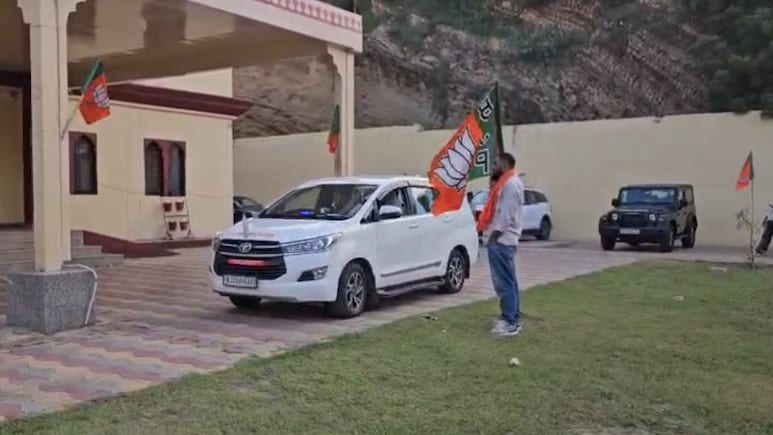 केंद्रीय मंत्री और देवनारायण बोर्ड अध्यक्ष की कार्यालय में बैठक, आचार संहिता लागू होते ही सरकारी गाड़ी रवाना