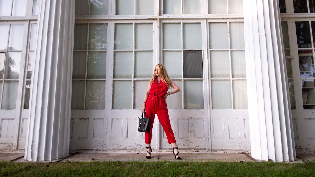 Fabric with little to no stretch can also make the jumpsuit feel overly tight Fabric with little to no stretch can also make the jumpsuit feel overly tight