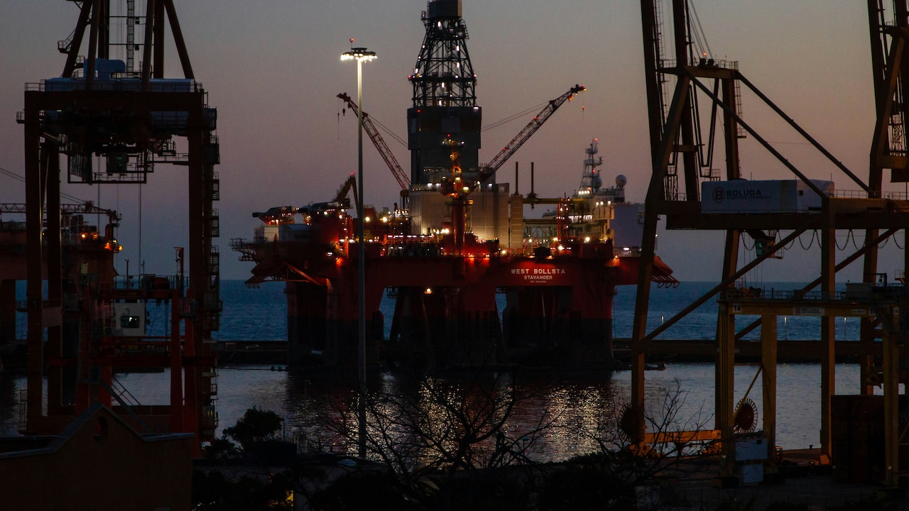 Hormuz Jolt: IEA Warns Of 1.8 Million Bpd Deficit In Oil Supply In Q3